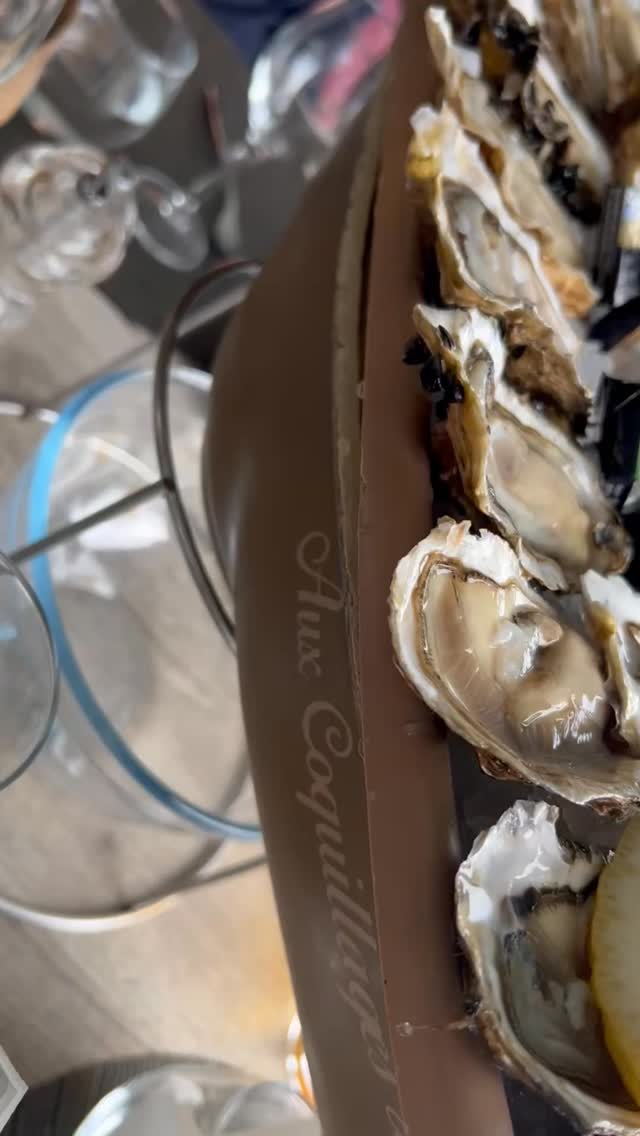 Platte mit Austern und Muscheln vom Étang de Diane auf Korsika
