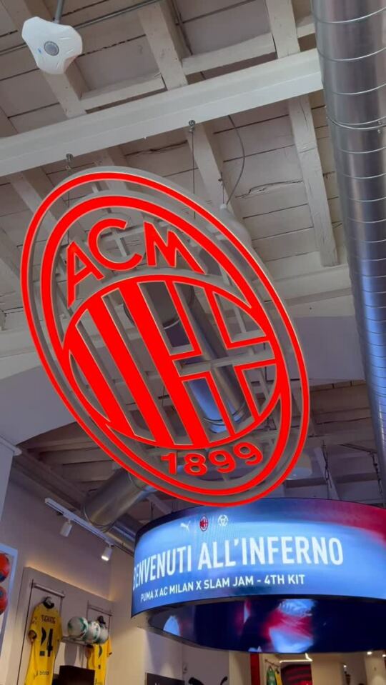 Le Magasin Flagship de l'AC Milan, Via Dente.