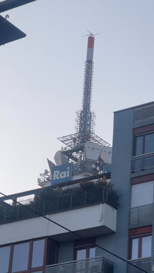 Petit détour par le Corso Sempione pour admirer la Torre della RAI C'est un morceau de l'histoire de la télévision italienne.