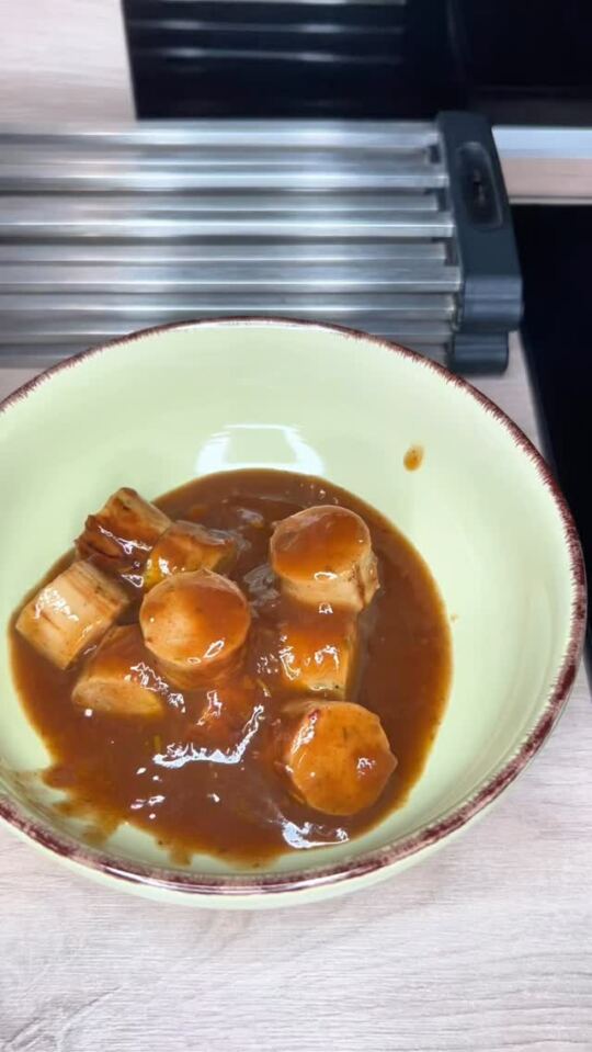 Quand tu as acheté beaucoup trop Currywurst à Karlsbrunn en Allemagne 😂