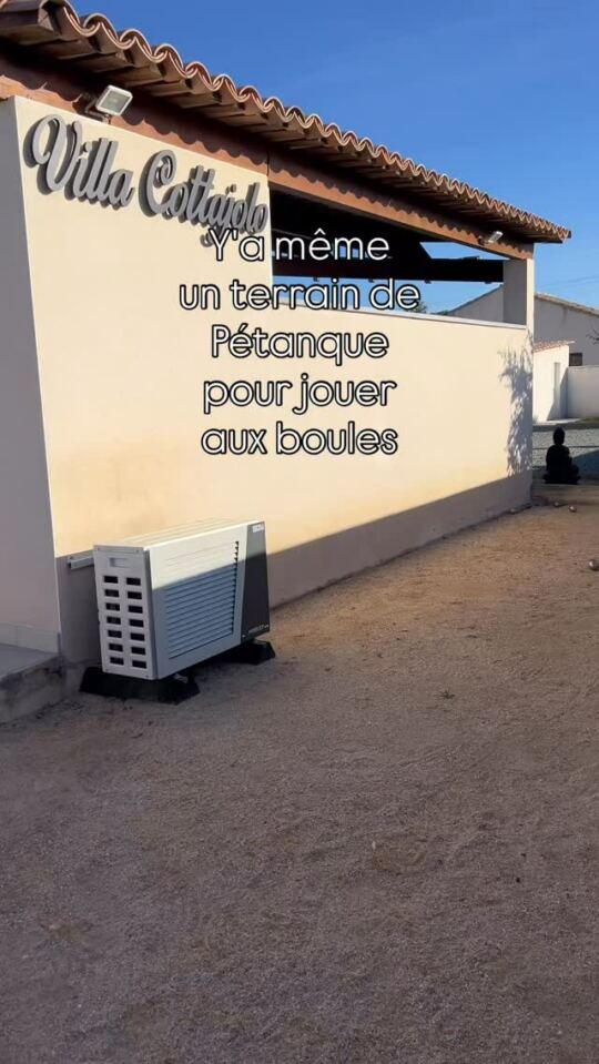 Y'a même un terrain de Pétanque pour jouer aux boules