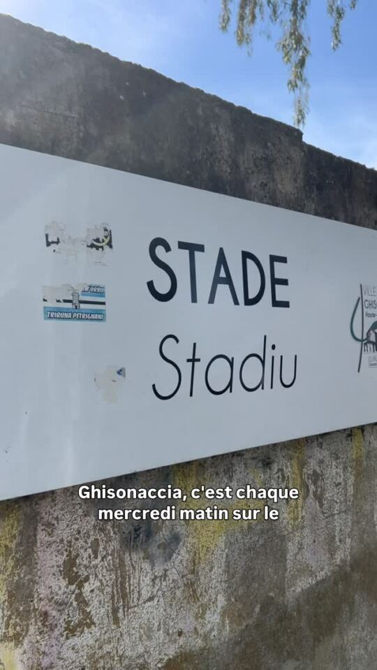 Quand tu visites le marché des producteurs corses à Ghisonaccia, c'est chaque mercredi matin sur le parking du stade de fo…