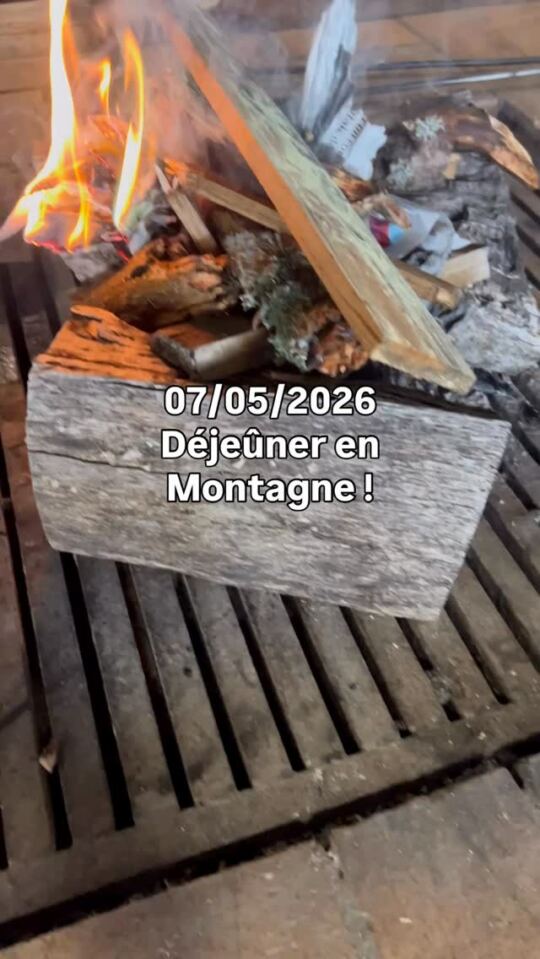 On déjeûne en Montagne dans un Cadre magnifique, dans l'Auberge du Col de Bavella, c'est en Corse pas trop loin de Ghisona…