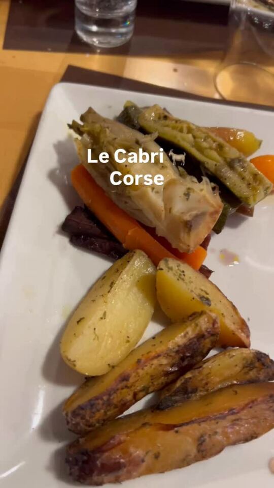 Super repas, du Cabri corse (du chevreau) dans l'Auberge du Col de Bavella