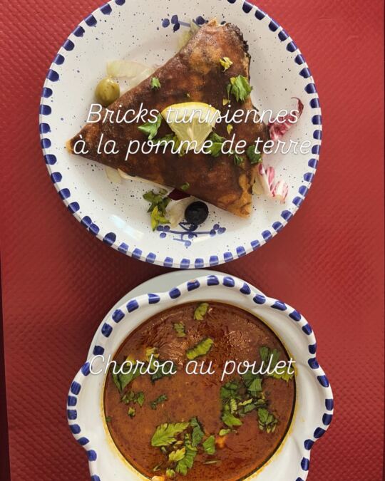 Spécialités culinaires Tunisiennes chez @royaldjerba à Phalsbourg : Bricks à la pomme de terre, et soupe Chorba au poulet.