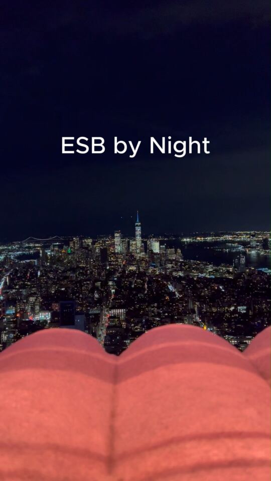 The view from ESB by Night / La vue depuis l'Empire State Building de nuit à New York.