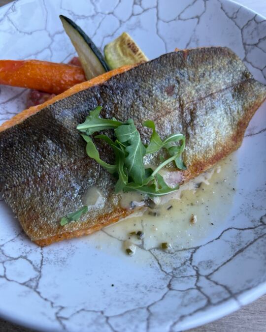 Filet de Truite à la Plancha 🐟🔥 chez Brasserie Chez Elise à Lutzelbourg.