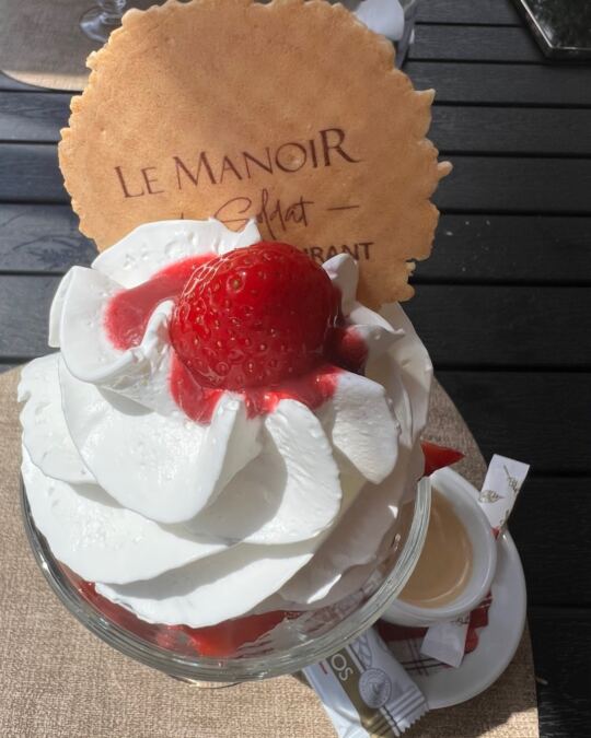 🍓 Glace Fraise dans le Restaurant Le Manoir du Soldat (ex Soldat de l'An II) à Phalsbourg.