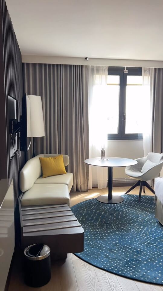 Hôtel Best Western Premier Hôtel de la Paix (Reims) avec vue sur la Cathédrale de Reims et le Stade de Football (Delaune).