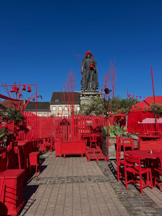 Festival de Théâtre de Phalsbourg en Moselle, tous en rouge 🔥