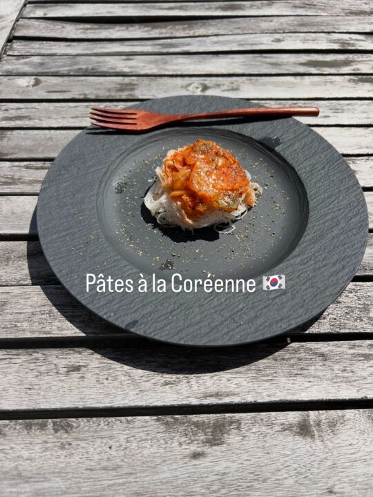 Pâtes à la Coréenne 🇰🇷 (Vermicelles de riz + Kimchi + Basilic).