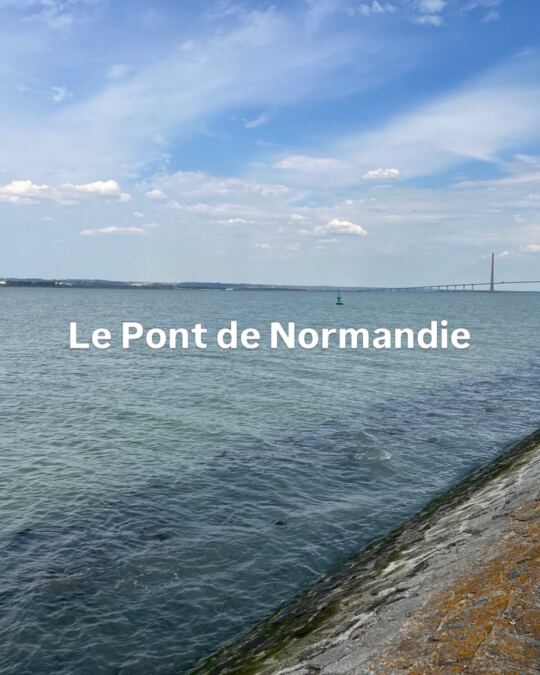 Le Pont de Normandie, à Honfleur.