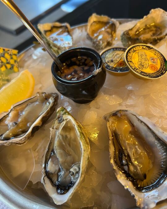 Quand t'es à Rouen en Normandie au Marché du Vieux Port et qu'ils font les plateaux sur place !