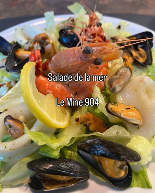 Salade de la mer au nouveau Restaurant Le Mine 904 by Le Monarque, au Musée de la Mine.