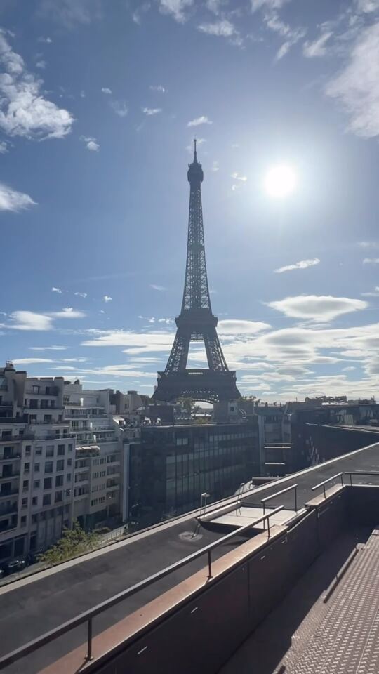 Tu dois absolument tester ce rooftop secret à Paris, la meilleure vue sur la Tour Eiffel !