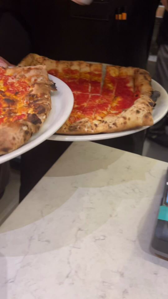 La vraie pizza Napolitaine 🇮🇹 chez Bella Napoli (Sesto San Giovanni, Milano).