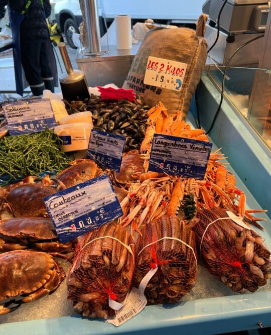 Quand je suis en Normandie, le 1er truc que je fait, aller au marché et acheter des fruits de mer frais.